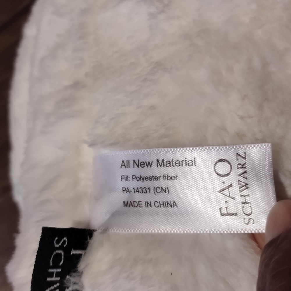 -Fao Schwarz white polar bear 14" Plush 2020 - Picture 15 of 17